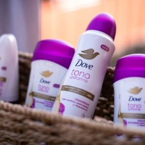 Desodorante spray Dove Tono Uniforme Orquídea 150ml