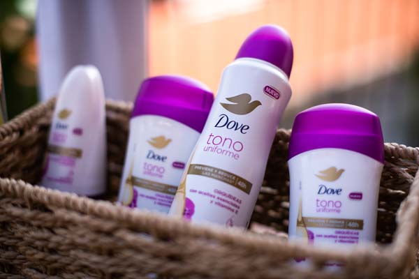 Desodorante spray Dove Tono Uniforme Orquídea 150ml